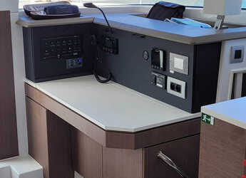 Rent a catamaran in Nanny Cay - Bali 4.2 - 4 + 1 cab.