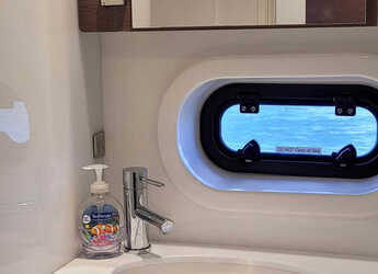 Rent a catamaran in Nanny Cay - Bali 4.2 - 4 + 1 cab.