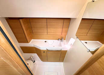 Rent a sailboat in Marina Kastela - Elan Impression 50.1