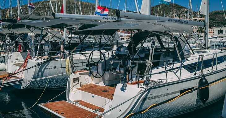 Rent a sailboat in Marina Baotić - Bavaria Cruiser 37 - 3 cab.