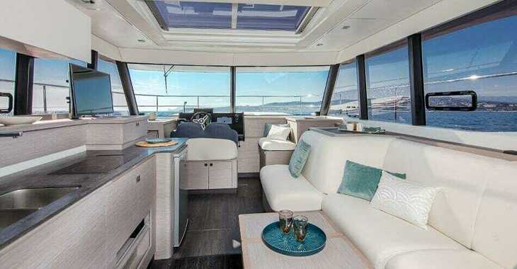 Rent a power catamaran  in Lefkas Marina - Fountaine Pajot MY4.S