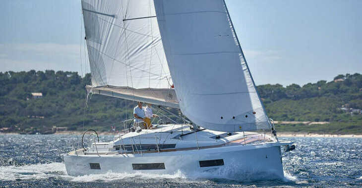 Rent a sailboat in Rhodes Marina - Sun Odyssey 440