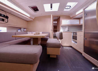 Rent a sailboat in Marina di Portorosa - Dufour 470