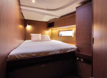 Rent a sailboat in Marina di Portorosa - Oceanis 51.1