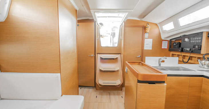 Chartern Sie segelboot in Lavrion Marina - Sun Odyssey 410