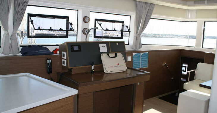 Rent a catamaran in Cagliari port (Karalis) - Lagoon 52F