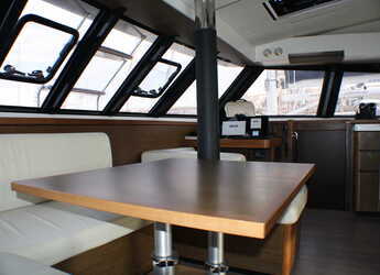 Chartern Sie katamaran in Marina dell'Isola  - Nautitech 46 Fly