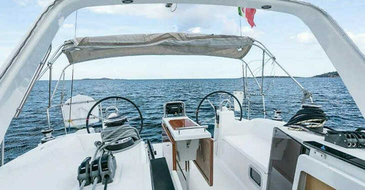 Rent a sailboat in Marina Isla Canela - Oceanis 38
