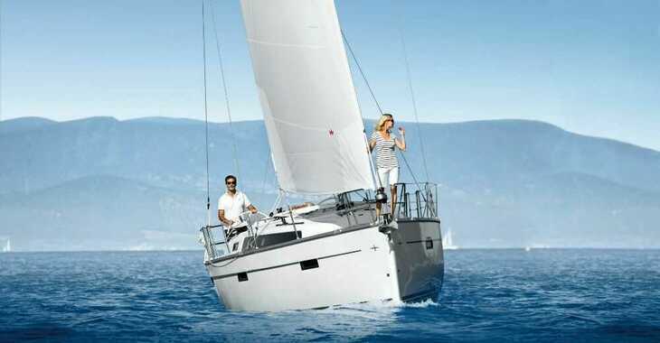 Rent a sailboat in Veruda - Bavaria Cruiser 37 - 3 cab.