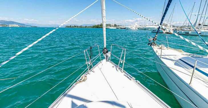Rent a sailboat in Lefkas Marina - Bavaria Cruiser 34