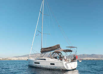 Rent a sailboat in Lefkas Marina - Oceanis 40.1
