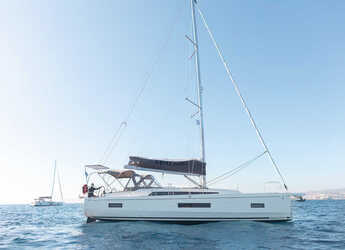 Rent a sailboat in Lefkas Marina - Oceanis 40.1