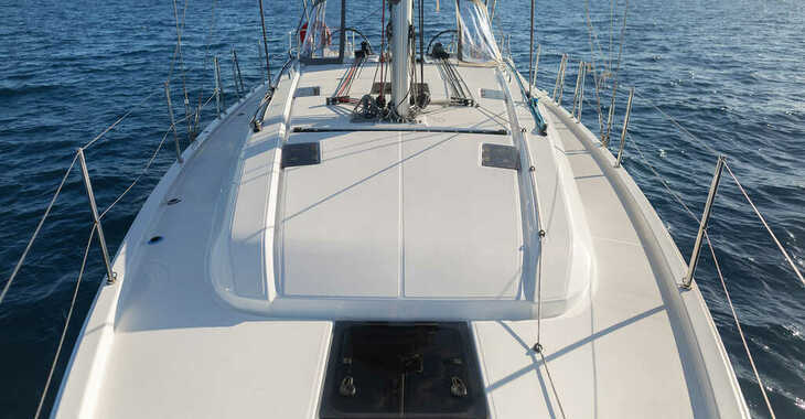 Rent a sailboat in Lefkas Marina - Oceanis 40.1