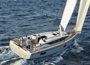 Rent a sailboat in Alimos Marina - Bavaria C38