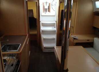 Rent a sailboat in Lefkas Marina - Oceanis 38 - 3 cab.