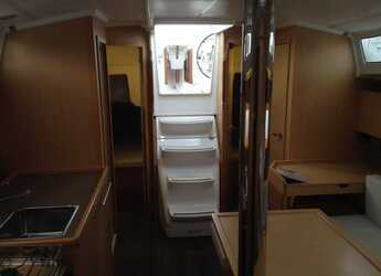 Rent a sailboat in Lefkas Marina - Oceanis 38 - 3 cab.