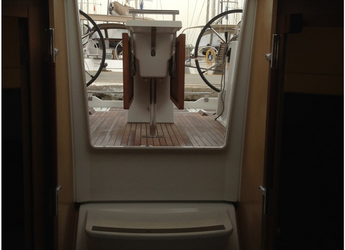 Rent a sailboat in Lefkas Marina - Oceanis 38 - 3 cab.