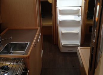 Rent a sailboat in Lefkas Marina - Oceanis 38 - 3 cab.