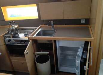 Rent a sailboat in Lefkas Marina - Oceanis 38 - 3 cab.