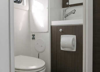 Rent a catamaran in Mykonos Marina - Bali 4.8 - 6 cab.