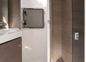 Rent a catamaran in Mykonos Marina - Bali 4.8 - 6 cab.