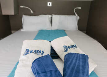 Rent a catamaran in Mykonos Marina - Bali 4.8 - 6 cab.