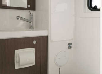 Rent a catamaran in Mykonos Marina - Bali 4.8 - 6 cab.