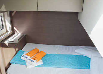 Rent a catamaran in Mykonos Marina - Bali 4.8 - 6 cab.