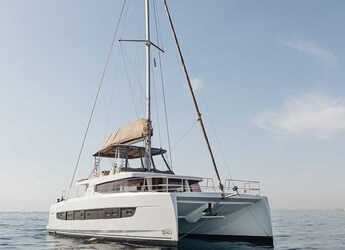 Rent a catamaran in Mykonos Marina - Bali 4.8 - 6 cab.