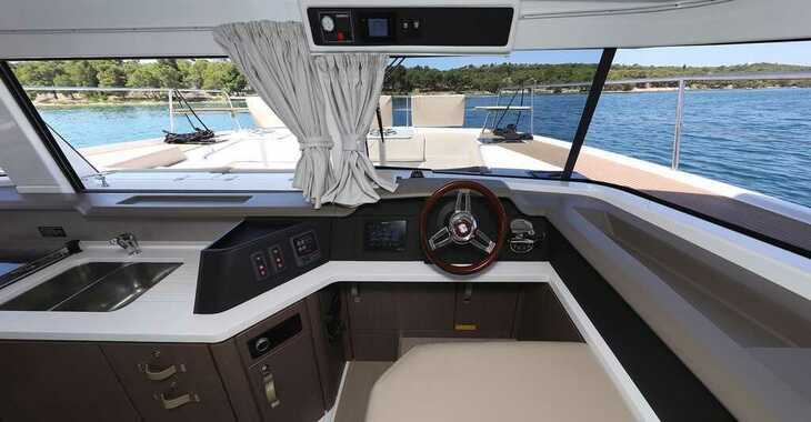 Rent a power catamaran  in Marina Mandalina - Bali 4.3 MY - 4 + 1 cab
