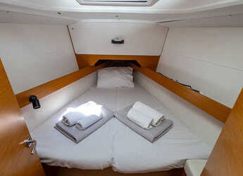 Rent a sailboat in D-Marin Marina Lefkas - Sun Odyssey 349 - 3 cab.