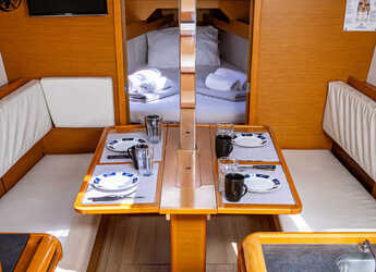 Rent a sailboat in D-Marin Marina Lefkas - Sun Odyssey 349 - 3 cab.