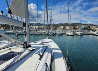 Rent a sailboat in D-Marin Marina Lefkas - Bavaria Cruiser 51