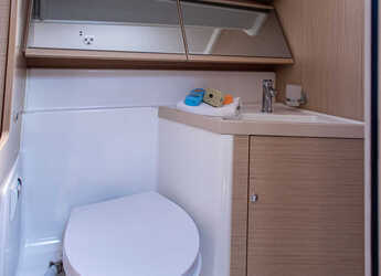 Rent a sailboat in D-Marin Marina Lefkas - Oceanis 40.1