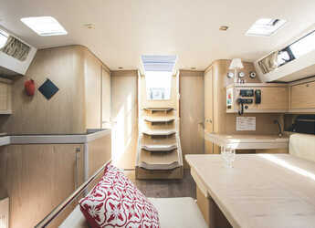 Rent a sailboat in Porto Capo d'Orlando Marina - Sun Odyssey 519