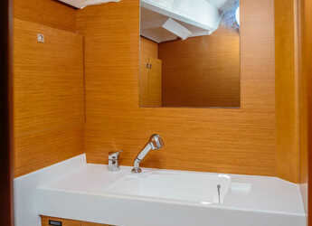 Rent a sailboat in Porto Capo d'Orlando Marina - Sun Odyssey 519