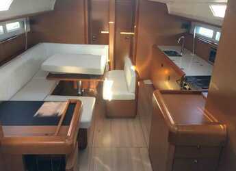 Rent a sailboat in Porto Capo d'Orlando Marina - Sun Odyssey 519