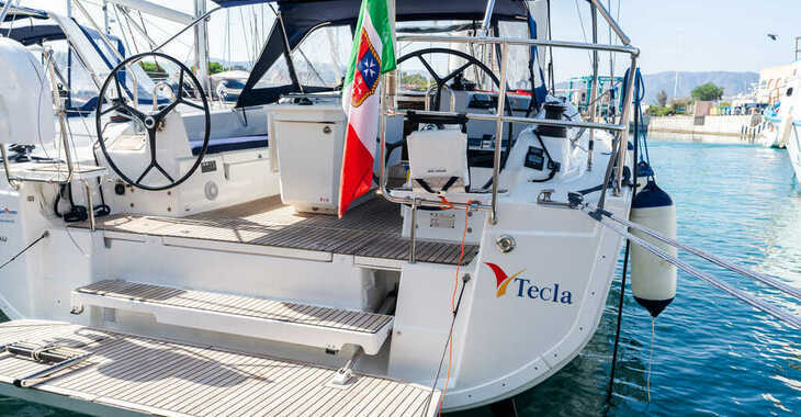 Rent a sailboat in Porto Capo d'Orlando Marina - Oceanis 40.1