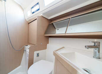 Rent a sailboat in Porto Capo d'Orlando Marina - Oceanis 40.1