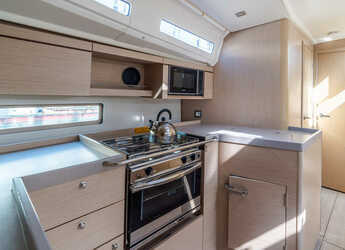 Rent a sailboat in Porto Capo d'Orlando Marina - Oceanis 40.1