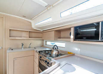 Rent a sailboat in Porto Capo d'Orlando Marina - Oceanis 40.1