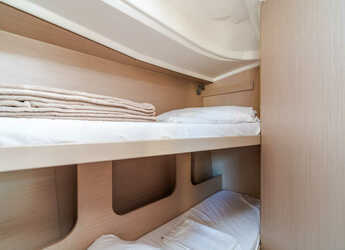 Rent a sailboat in Porto Capo d'Orlando Marina - Oceanis 40.1