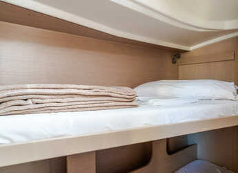 Rent a sailboat in Porto Capo d'Orlando Marina - Oceanis 40.1