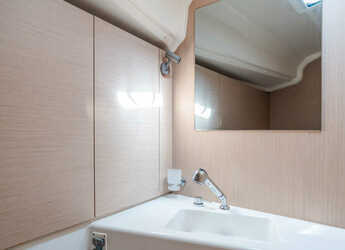 Rent a sailboat in Porto Capo d'Orlando Marina - Oceanis 40.1