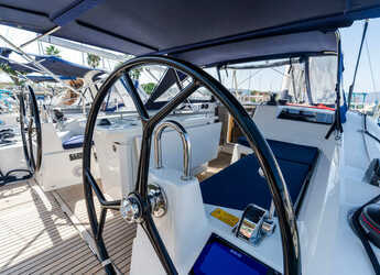 Rent a sailboat in Porto Capo d'Orlando Marina - Oceanis 40.1