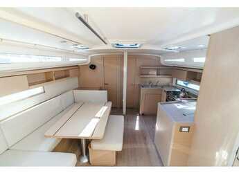 Rent a sailboat in Porto Capo d'Orlando Marina - Oceanis 40.1