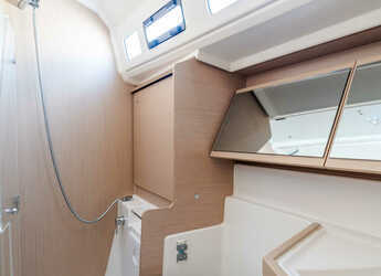 Rent a sailboat in Porto Capo d'Orlando Marina - Oceanis 40.1