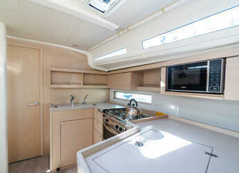 Rent a sailboat in Porto Capo d'Orlando Marina - Oceanis 40.1