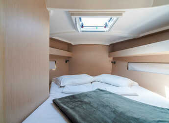 Rent a sailboat in Porto Capo d'Orlando Marina - Oceanis 40.1