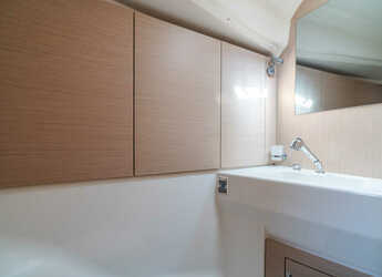 Rent a sailboat in Porto Capo d'Orlando Marina - Oceanis 40.1